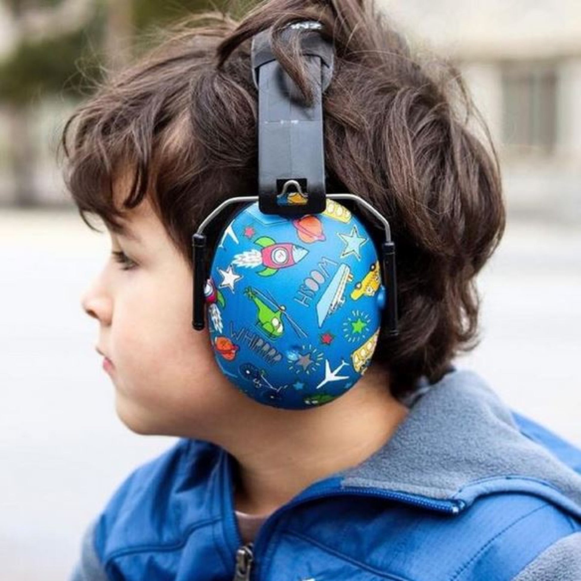 Child wearing Banz Kids Earmuffs in the Transport pattern